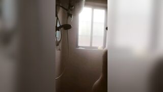 Em học sinh thân hình ngon tắm dâm đãng