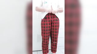 BÉ HS LOVE 11, THỂ DỤC TRƯỚC KHI TẮM