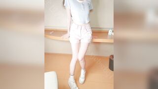 em teen cấp 3 lồn hồng không lông thủ dâm