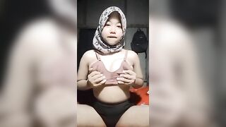 Vú to nứng lồn 11
