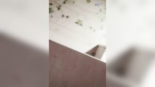 Dâm nữ dâm đãng vào trong TTTM gạ đụ người lạ vào nhà vệ sinh đụ public