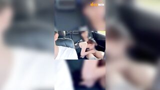 Dâm nữ vú bự nứng lồn cùng bạn trai sờ mò bú cặc public trên taxi phía sau a tài xế 4