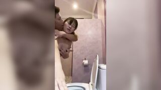 Đụ cháu gái 16 tuổi con hàng xóm, từ toilet ra tới giường quá đả.