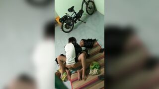 Qlen cặp đôi mới lớn phòng bên, dí theo tới tận wc