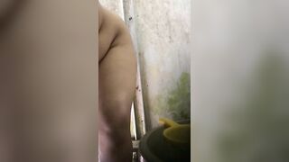 Quay lén chị vú to tắm 2