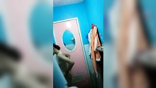 Quay lén chị vú to tắm 5