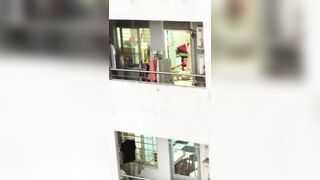 ở chung cư mà em hàng xóm ăn mặc hớ hênh quá