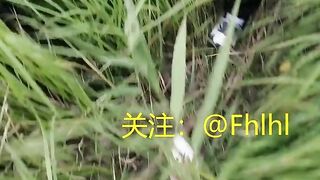 Dâm nữ nứng lồn gạ anh hàng xóm ra bờ sông vừa show hàng cho a sờ mó vừa đụ public
