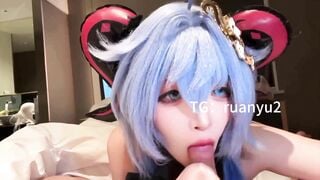 Em teen cosplay cực dâm bú cặc liếm láp cu a không chừa chỗ nào còn liếm cả vú anh