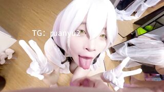 Bú cặc cùng em teen cosplay tóc trắng bắn đầy tinh trùng vào mồm cho e uống