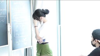 Cô giáo là Fuck girl về hưu, Bị cậu HS Bóp vú Lút cán Djt trong lớp học sướng rên rỉ