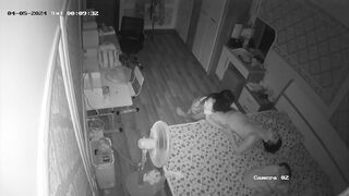 Hack cam quay lén đôi vợ ck trẻ tranh thủ lúc con ngủ mà đụ nhau từ sàn đến giường p2