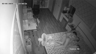 Hack cam quay lén đôi vợ ck trẻ tranh thủ lúc con ngủ mà đụ nhau từ sàn đến giường p3