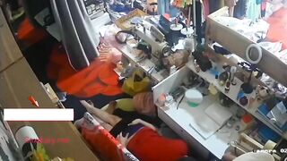 Hack cam vợ chồng chủ shop quần áo địt nhau ngay tại quầy
