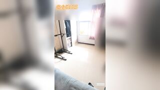 Huấn luyện e họ thành con chó cái vừa đụ vừa mở cửa sổ cho cô lao công ở ngoài xem