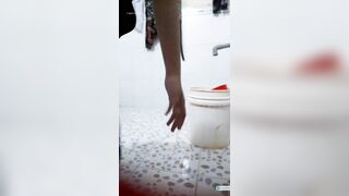 Quay lén e họ có con bím rậm lông đi tắm đúng là gái mới lớn nhìn mặt bt mấy tủi liền