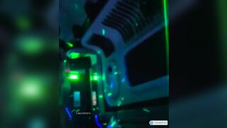 Nhảy khiêu dâm thoát y siêu dẻo cùng các em nhân viên trong quán karaoke nào đó ở ĐN