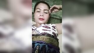 Đang nằm với Vk thì MBBG u50 gửi cho clip nayg