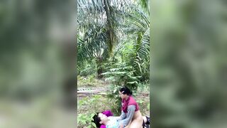 Dụ dỗ được vợ thằng khác đưa ra ngoài vườn vắng đụ, cảm giác thật sướng.