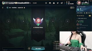 Stripchat Junaaa e teen đa tài đa nghệ vừa live đánh liên minh vừa show hàng ngon p3