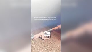 Bắn pháo hoa kiểu này độc lạ thật đúng là chỉ có bên tung của thôi