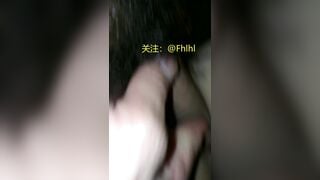 Nữa đêm sang phòng em họ vạch quần ra quay lén sục cặc,chắc nóng quá nên hơi nhiều nc