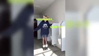 Em học sinh dâm dục dáng ngon hàng non tơ vào nhà vệ sinh nam lột đồ show hàng public