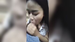 Em gái xinh bu cu
