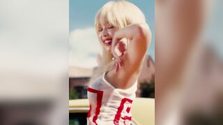 Các cảnh uốn éo phô dâm cực nứng của idol Rose
