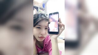 yylive_nguynzyn idol tiktok Cún lên live mở phim sex coi lộ hàng cực dâm