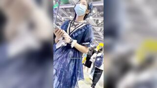 Em gái khoe hàng gợi cảm