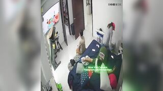 Hack Camera Vợ Chồng Lén Địt Nhau Sau Lưng Con