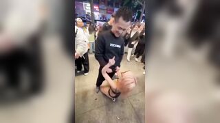 Cosplay  Trung Quốc bú cu ngay trên phố đông người
