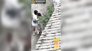 Cặp đôi trẻ móc cua? ngay giữa đường