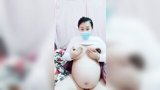 Gái bầu vú không tím bố cho con trên live