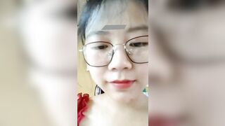 Thêm một cô giáo thủ dâm khi đang dạy học