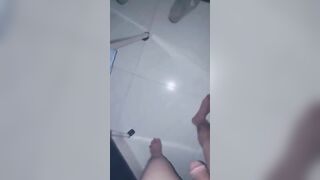 Khỏa thân xuống phòng chị dâu dâm mà thấy chị ngủ khỏa thân nên vào đụ luôn