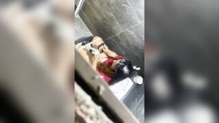 seri đặt cam quay lén nhà vệ sinh nữ em nào đít cũng to lồn múp - phần 27