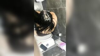 seri đặt cam quay lén nhà vệ sinh nữ em nào đít cũng to lồn múp - phần 41