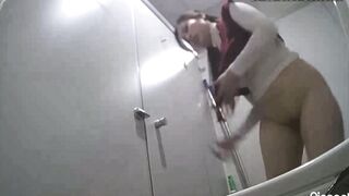 seri đặt cam quay lén nhà vệ sinh nữ em nào đít cũng to lồn múp - phần 52
