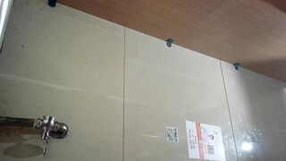seri đặt cam quay lén nhà vệ sinh nữ em nào đít cũng to lồn múp - phần 67
