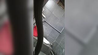 quay lén nhà vệ sinh nữ trong trung tâm thương mại đi đái hồi hộp quá - phần 26