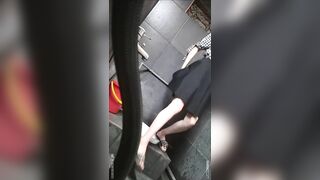 quay lén nhà vệ sinh nữ trong trung tâm thương mại đi đái hồi hộp quá - phần 26