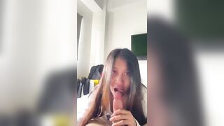 Gái dâm bú mút con cu to dâm đãng kích thích
