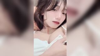 anh ken mấy câu em sướng cười khoe vú cho anh xem