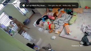 con gái ở nhà một mình là cởi chuồng phải không