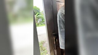 Vú to nhiều nước thủ dâm kế bên đường đầy kích thích