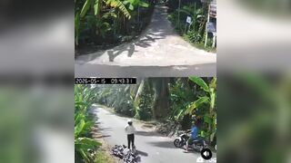 Bé nữ sinh bị tên biến thái bóp chim giữa đường