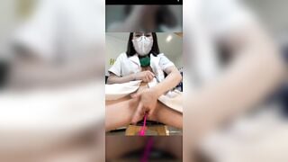 Chị y tá dâm đãng show móc nước nhiều