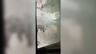 Quay lén em hàng xóm tắm mông to vú bự siêu dâm phần 1